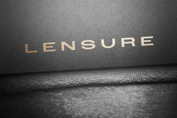 Logo Mockup Lensure